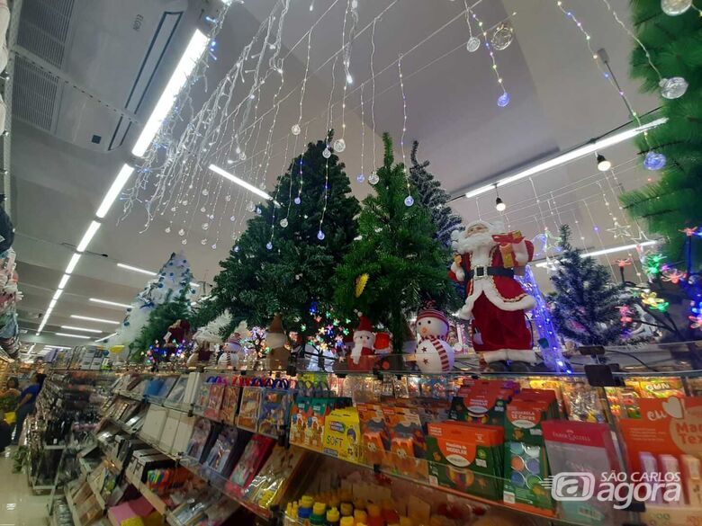 Loja com decoração de Natal - 