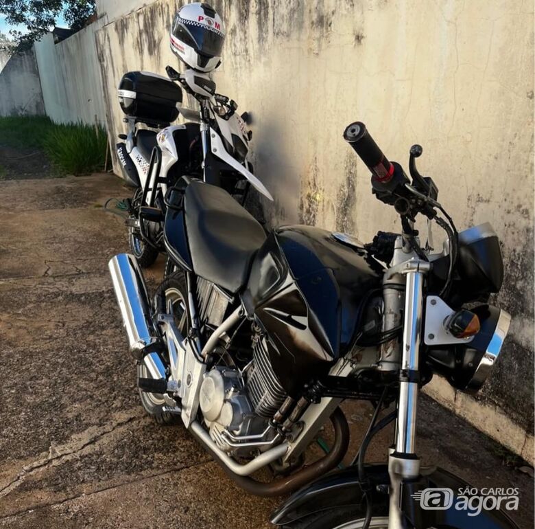 Moto furtada é recuperada pela PM em Ibaté - Crédito: Divulgação 