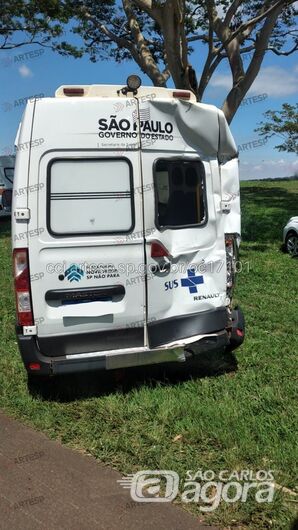 Três veículos se envolvem em engavetamento na SP-255 em Dourado - Crédito: Artesp