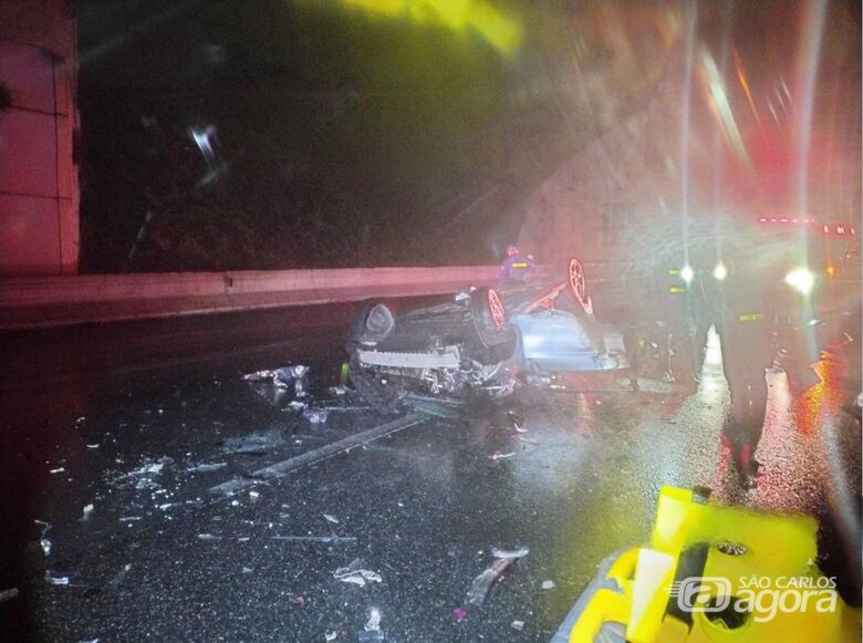 Quatro pessoas morrem após carro despencar de viaduto no Rodoanel - Crédito: CCI Artesp