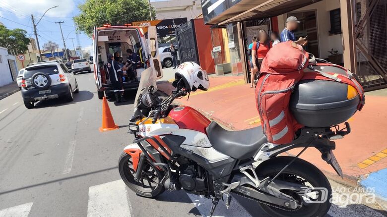 Motociclista de 22 anos fica ferido após colisão traseira na Dona Alexandrina - Crédito: Maycon Maximino