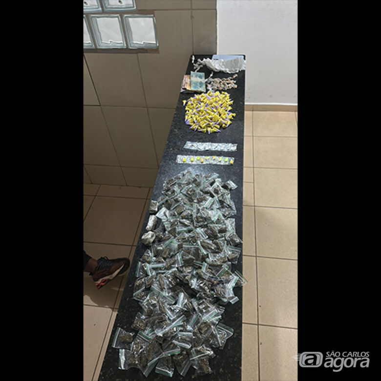 PM apreende grande quantidade de drogas durante no Cidade Aracy -