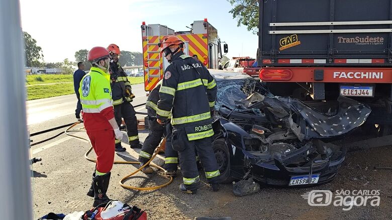 Veículo ficou destruído  - Crédito: Maycon Maximino 