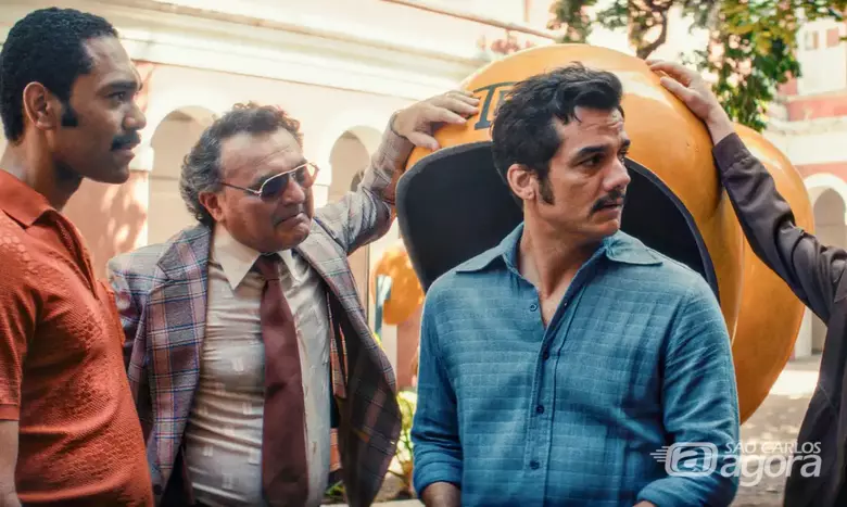 "Agente Secreto": segundo Massarolo, filme tem a cara dos longas metragens tarantinescos:  envolventes, estilizados e, por vezes, efêmeros, bons para se ver e esquecer logo depois - Crédito: divulgação