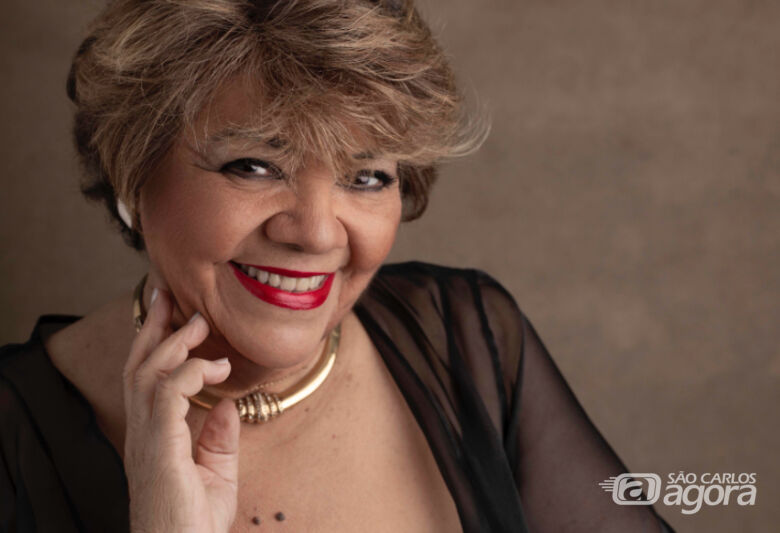 Alciony Menegaz celebra 50 anos de carreira com o show "Luz do Palco" nesta sexta -