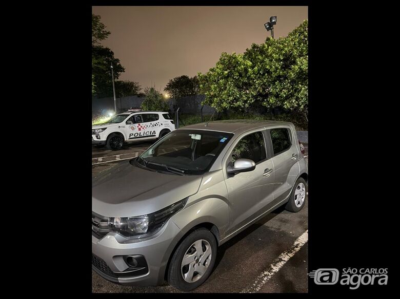 Jovem é flagrado com carro furtado no Boa Vista - 