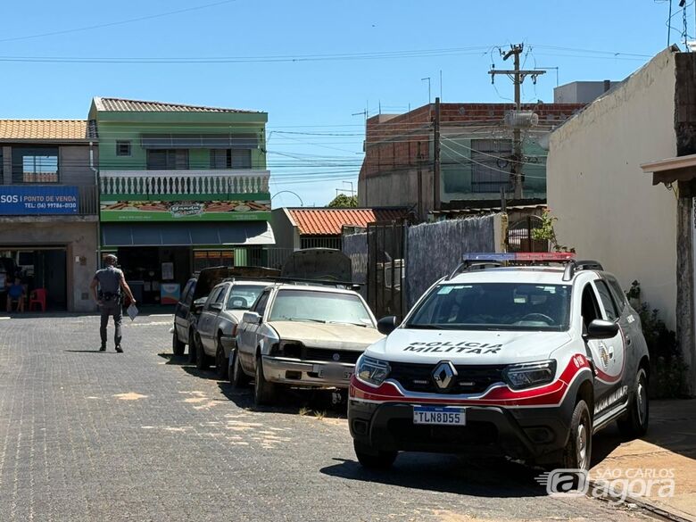 Oficina irregular é fiscalizada em Ibaté; quatro veículos são recolhidos - Crédito: divulgação