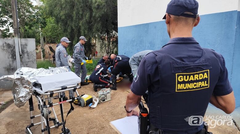 Momento em que vítima era socorrida - Crédito: arquivo