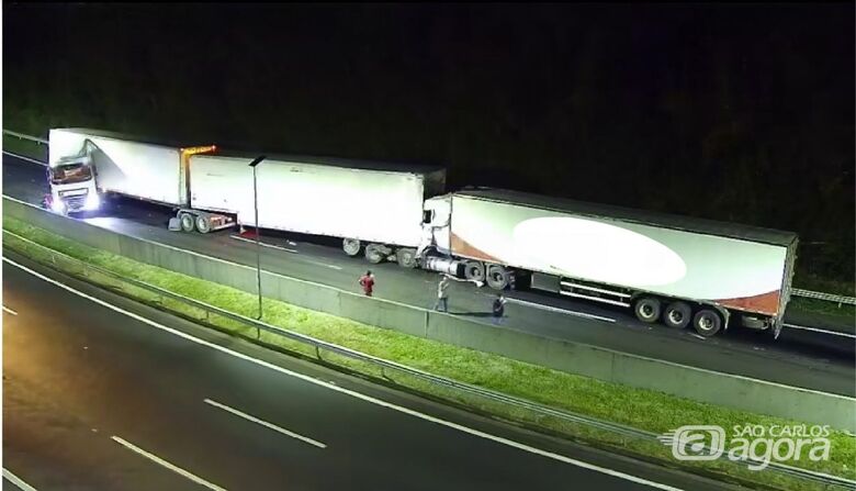 Motorista freia bruscamente por causa de radar e causa acidente na Washington Luís  - Crédito: CCI Artesp 