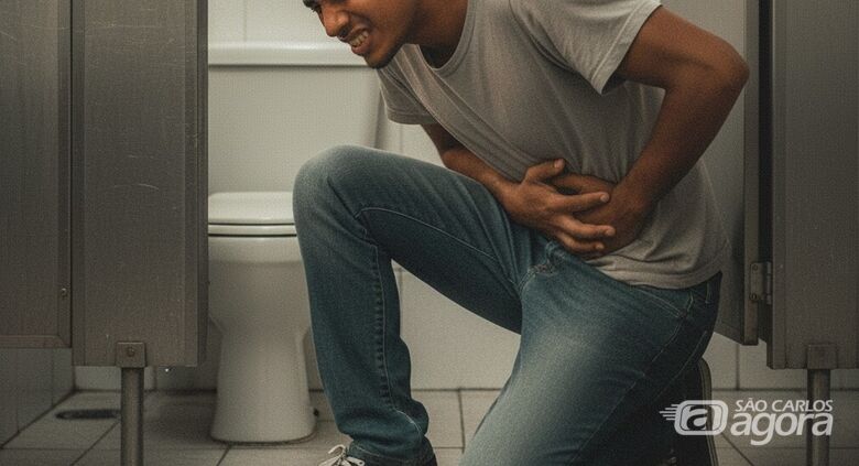 Homem com dor na barriga  - Crédito: IA