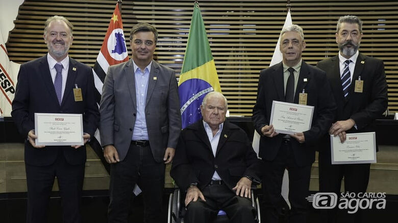Os diretores eleitos Paulo Giglio, Rafael Cervone, Luís Antonio de Oliveira e Emerson Chu. Sentado, o vice estadual, Luís Eulálio de Bueno Vidigal Filho. - 