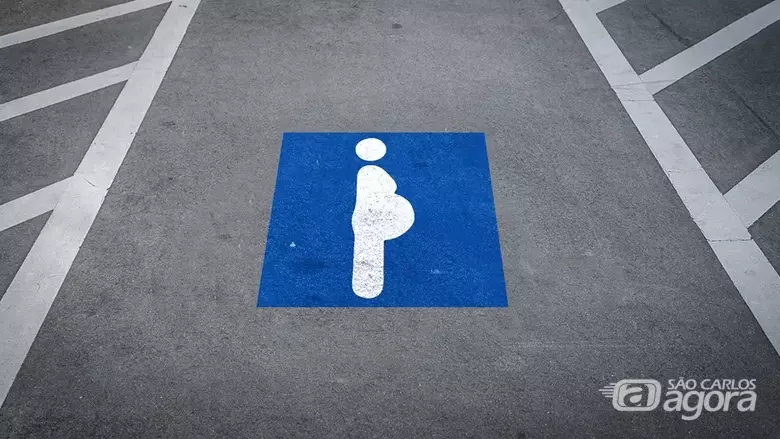 Vaga para gestante - Crédito: reprodução Quatro Rodas 