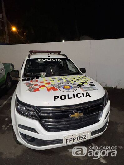 Polícia Militar desmantela "casa bomba" e apreende mais de 400 porções de drogas - Crédito: Divulgação