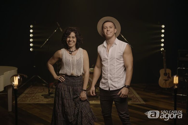 A dupla, composta por Gabriel Dias e Rosimeire Dias, de São Carlos, avança na competição, levando sua notável trajetória e fé para um dos maiores palcos da evangelização pela arte no Brasil - Crédito: Divulgação