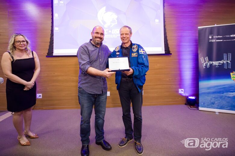 Prefeitura homenageia astronauta sueco Arne Chister Fuglesang -