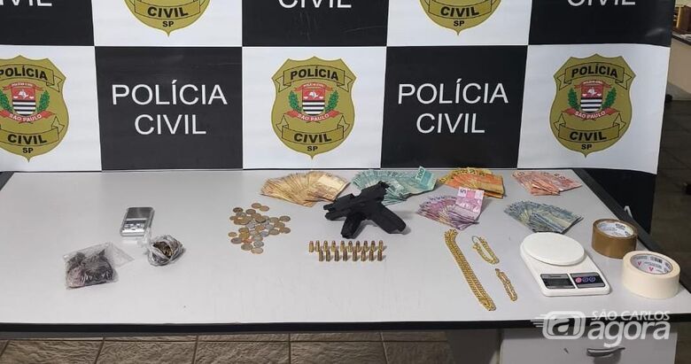Operação “Xeque-Mate” da Polícia Civil resulta em prisões por tráfico de drogas e posse irregular de arma em São Carlos - Crédito: Maycon Maximino
