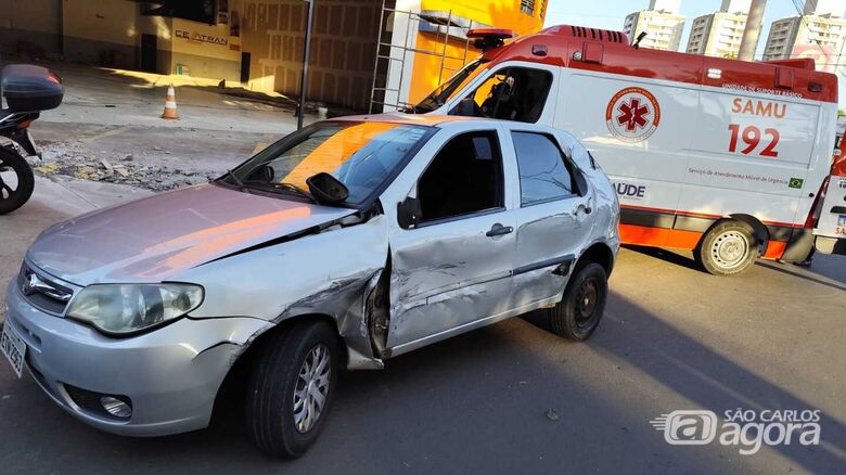 Carro é arrastado por caminhão em colisão na Rua Miguel Petroni - Crédito: Maycon Maximino