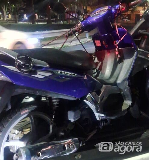 Duas mulheres ficam feridas em queda de moto na avenida Francisco Pereira Lopes - Crédito: Maycon Maximino