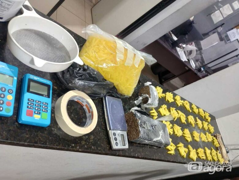 Três são detidos por tráfico de drogas em operação da Força Tática em São Carlos - Crédito: Maycon Maximino