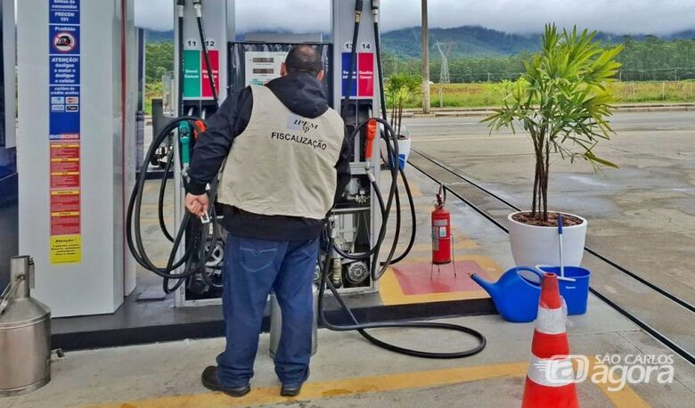 Ação de fiscalização do Ipem-SP a posto de gasolina. Foto: Governo de São Paulo/Divulgação - 