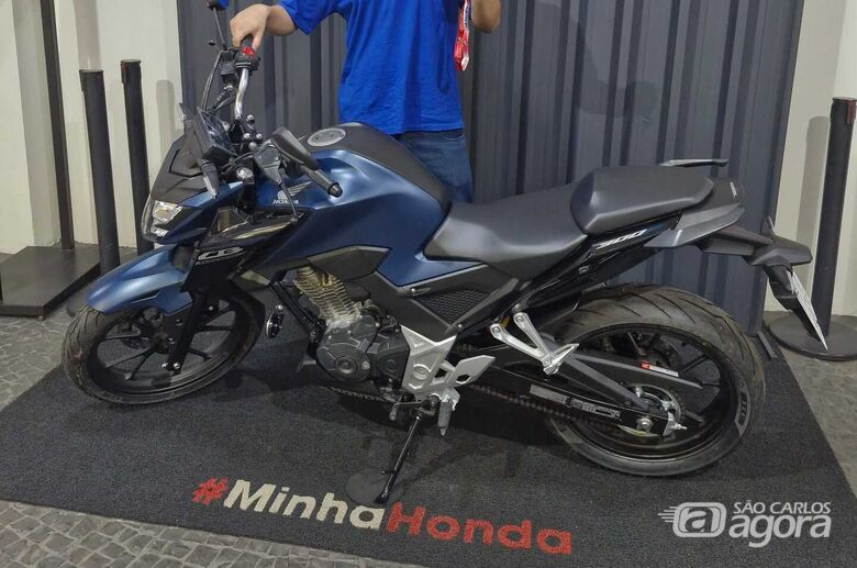 Moto é furtada em frente a residência no Cruzeiro do sul; proprietário pede ajuda - 