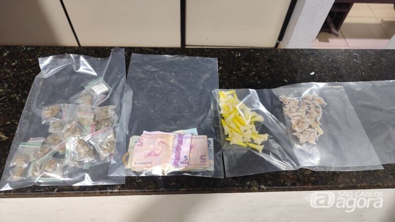 PM apreende drogas na rua Rio do Sono - Crédito: Maycon Maximino