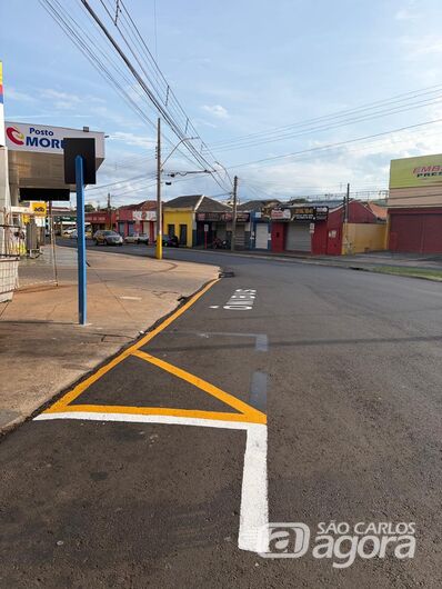 Prefeitura implanta novo ponto de ônibus na Praça Itália - 