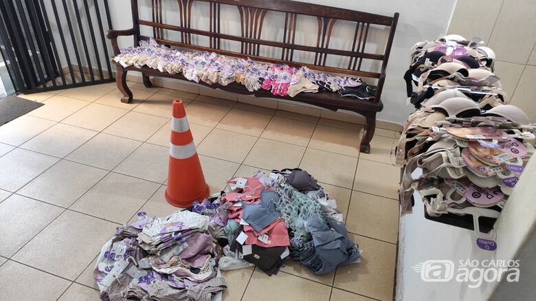 Mulher é detida em flagrante após "arrastão" no calçadão - Crédito: Maycon Maximino 