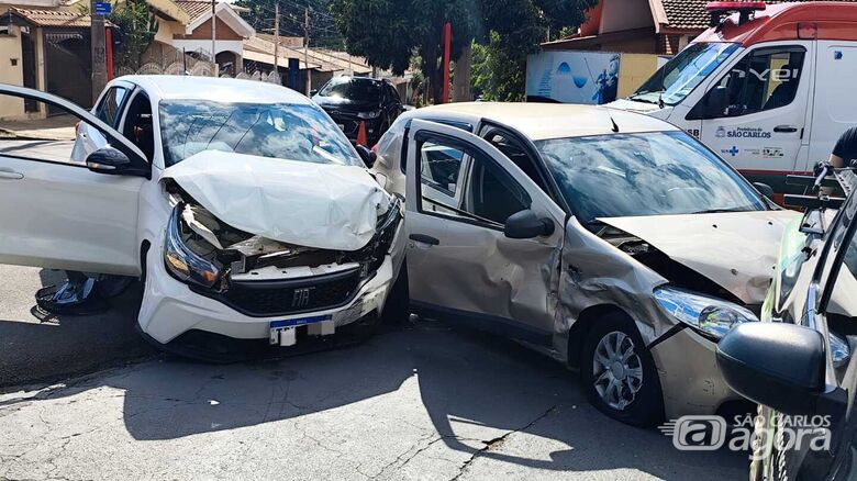 Acidente entre carros deixa mulher ferida no Cidade Jardim - Crédito: Maycon Maximino