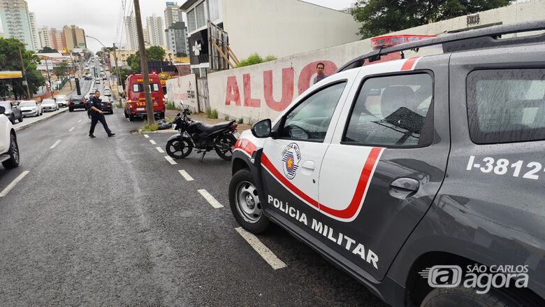 Motociclista com suspeita de embriaguez sofre queda na avenida São Carlos - Crédito: Maycon 