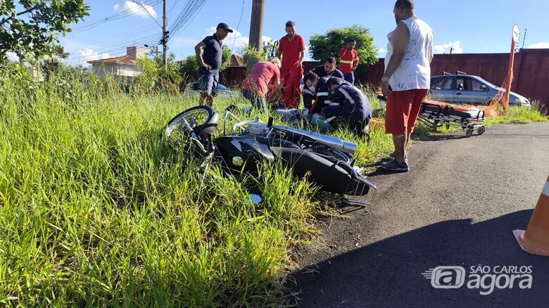 Motociclista sofre fratura exposta após colisão com carro na alça de acesso do Parque Delta - Crédito: Roberto Alonso 