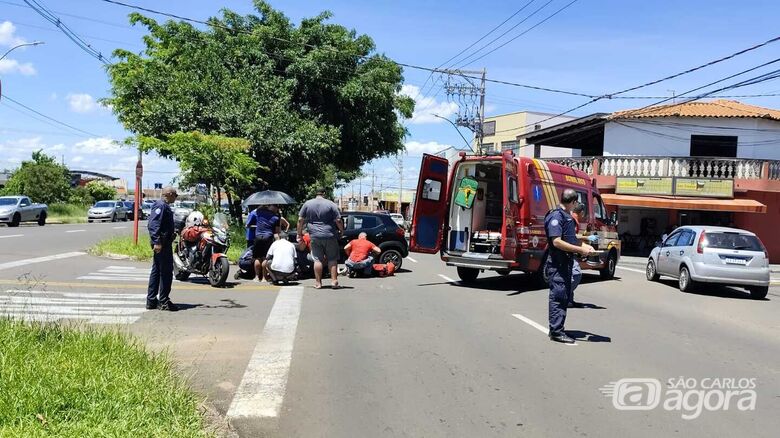 Colisão entre carro e motocicleta deixa mulher ferida no Santa Felícia - Crédito: Maycon Maximino