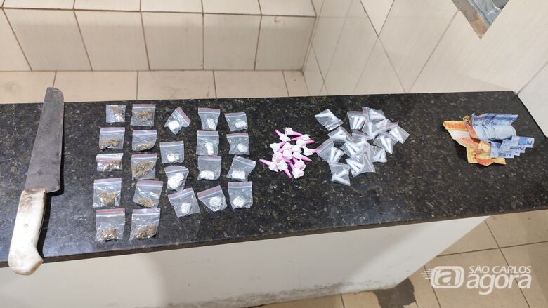 Suspeito é detido por tráfico de drogas pela ROCAM na Vila Jacobucci - Crédito: Maycon Maximino