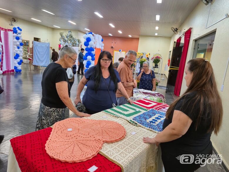 Exposição de artesanato é inaugurada no Centro Comunitário de Ibaté -