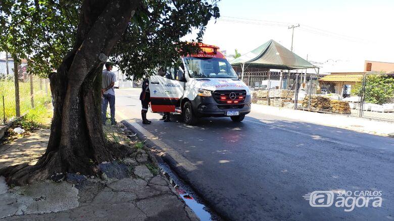 Colisão entre moto e caminhão deixa motociclista ferido no Jardim São Paulo - Crédito: Maycon Maximino