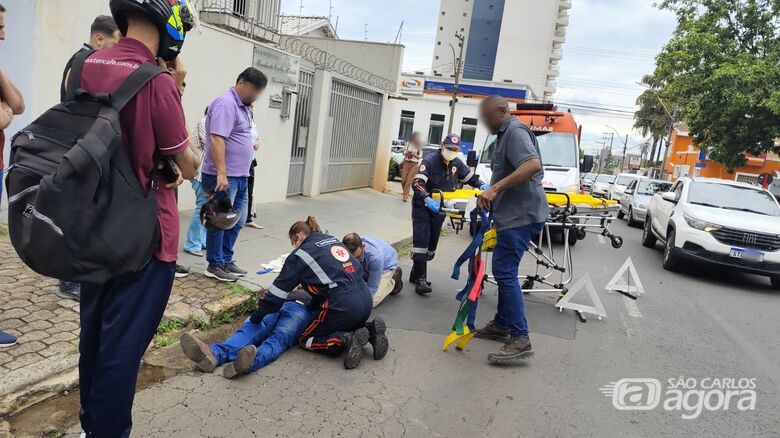 Motociclista fica ferido após colisão na região central de São Carlos - Crédito: Maycon Maximino