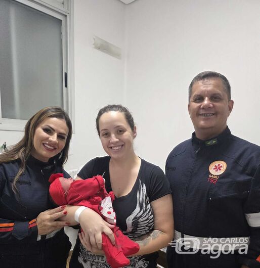 Equipe do SAMU realiza parto dentro de residência na Vila Nery - Crédito: Maycon Maximino