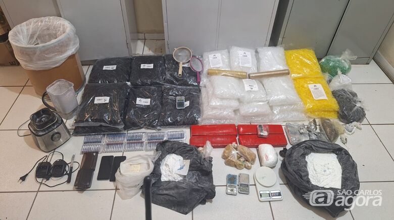 Polícia Militar apreende mais de 33 kg de drogas em "casa bomba" - 