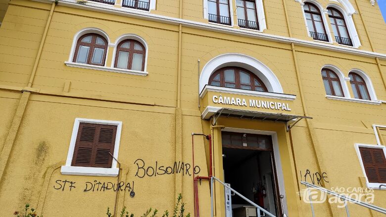 Prédio da Câmara após pichações - Crédito: Maycon Maximino