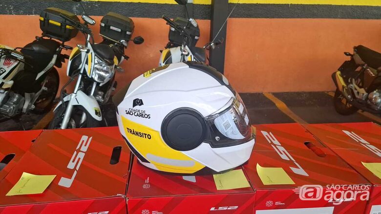 Prefeitura entrega novos equipamentos aos agentes de trânsito  - Crédito: divulgação