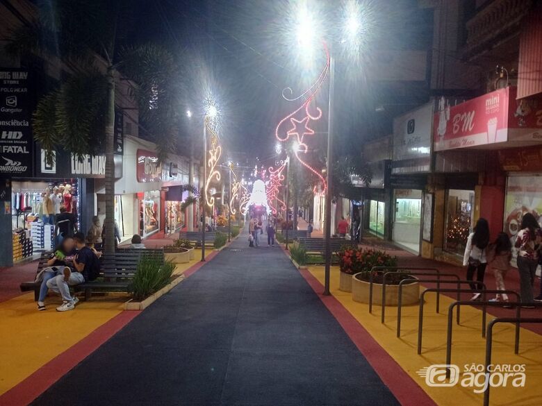 Comércio do centro de São Carlos: supermercados e lojas de vestuário e calçados estão entre os setores que mais vão vender neste fim de ano - Crédito: divulgação