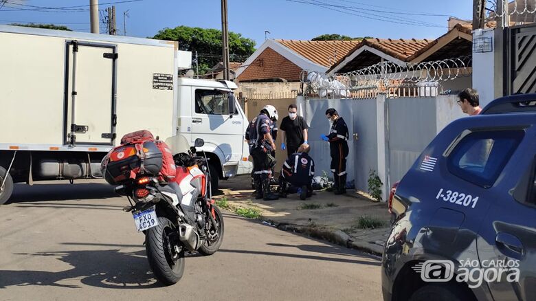 Homem morre prensado por caminhão no Cruzeiro do Sul  - Crédito: Maycon Maximino