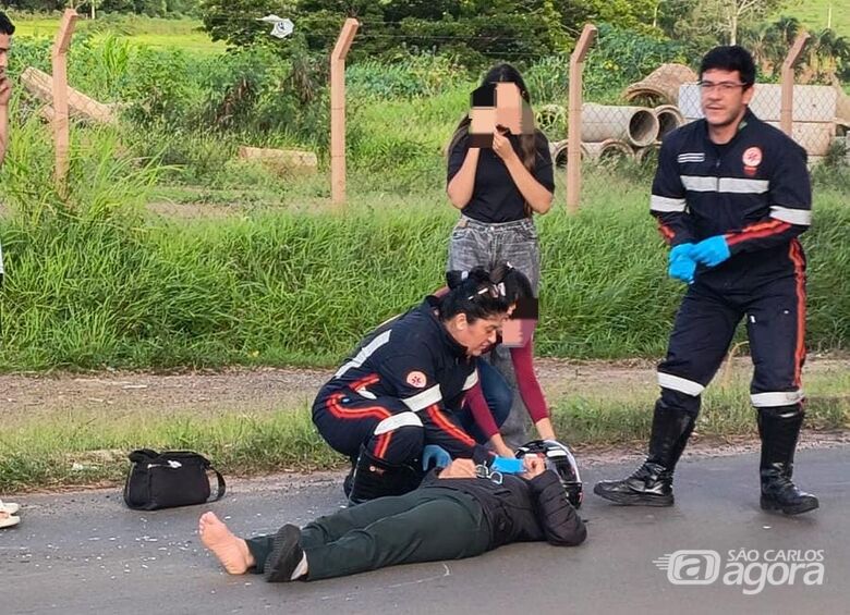 Motociclista fica ferida após motorista avançar pare no Jardim Zavaglia - Crédito: Foto: Colaboração
