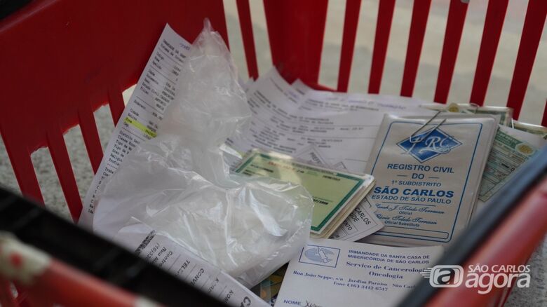 Documentos esquecidos na Santa Casa - Crédito: divulgação 