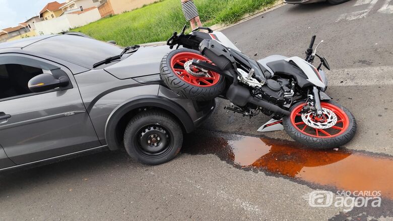Colisão entre moto e carro deixa motociclista ferido no Planalto Paraíso - Crédito: Maycon 