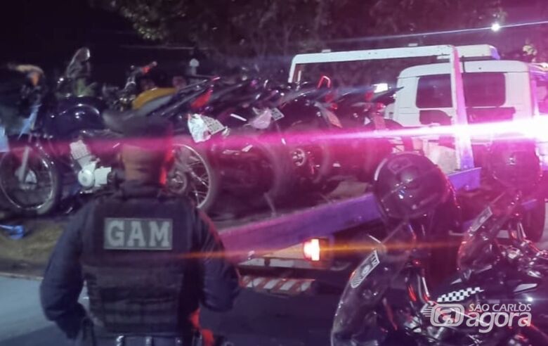 Guarda Municipal acaba com "rolezinho natalino" e apreende quatro motos em São Carlos 
 - Crédito: Divulgação 