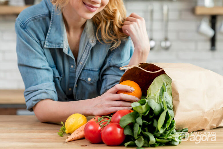 Escolhas simples à mesa ajudam a fortalecer a imunidade e a manter o corpo saudável (Crédito: Freepik) - 