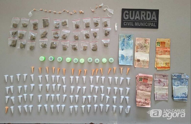 Guarda de Ibaté apreende maconha, cocaína, crack e haxixe escondidos em sacola -