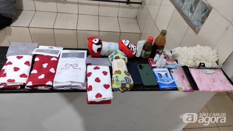 Dupla é presa pela GCM após série de furtos em lojas no Centro de São Carlos - Crédito: Foto: Maycon Maximino/São Carlos Agora