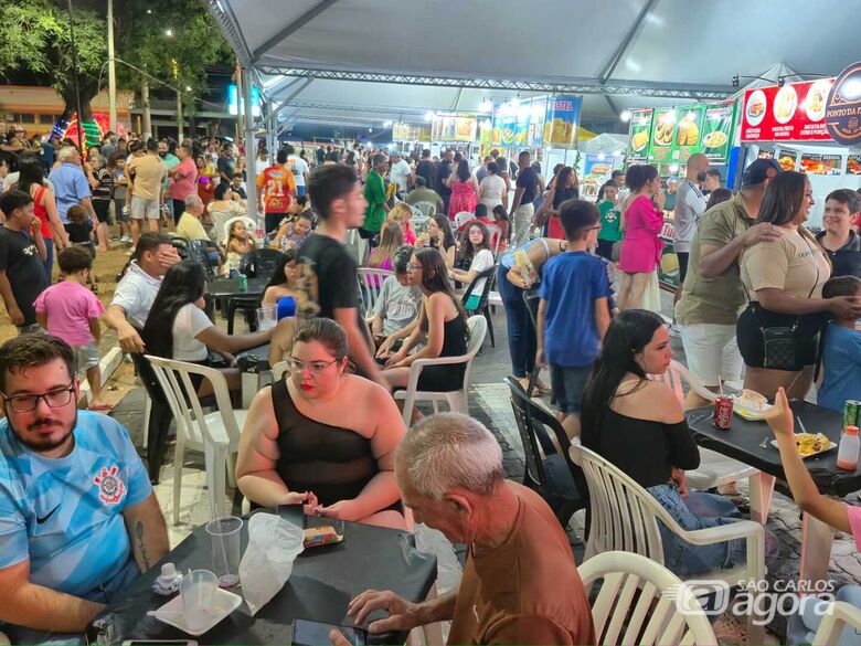 Praça Central de Ibaté recebe atrações musicais do Encantos de Natal 2025 neste fim de semana - Crédito: Divulgação